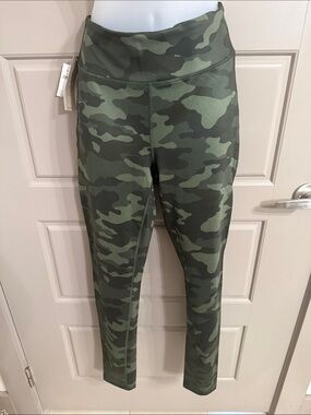 NWT Banana Republic High-Rise Camo Leggings - Size M